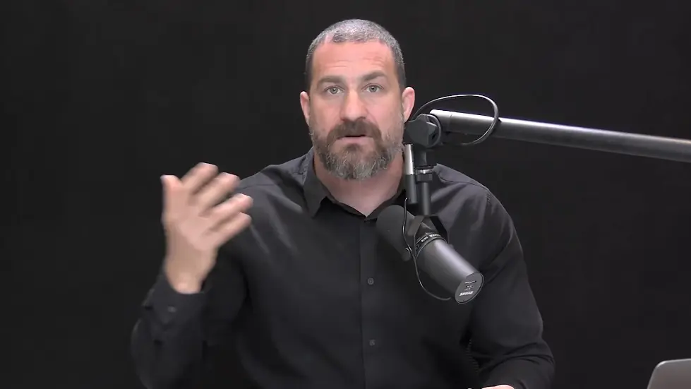 Using Light (Sunlight, Blue Light & Red Light) to Optimize Health | Huberman Lab Podcast #68 022