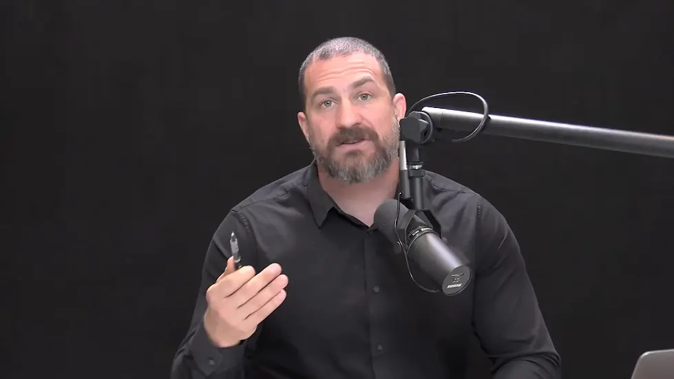 Using Light (Sunlight, Blue Light & Red Light) to Optimize Health | Huberman Lab Podcast #68 031