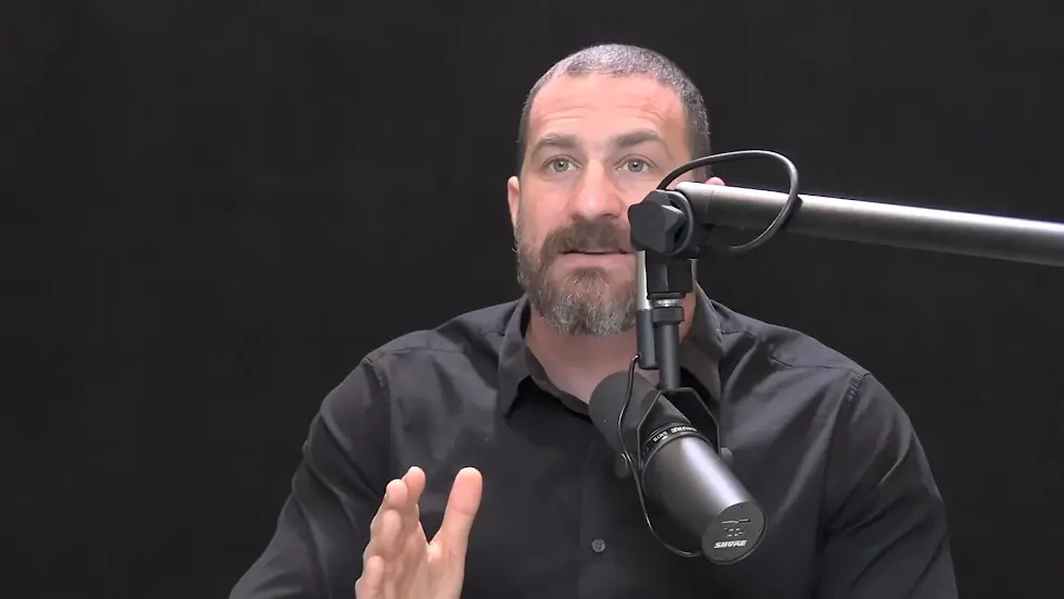 Using Light (Sunlight, Blue Light & Red Light) to Optimize Health | Huberman Lab Podcast #68 032