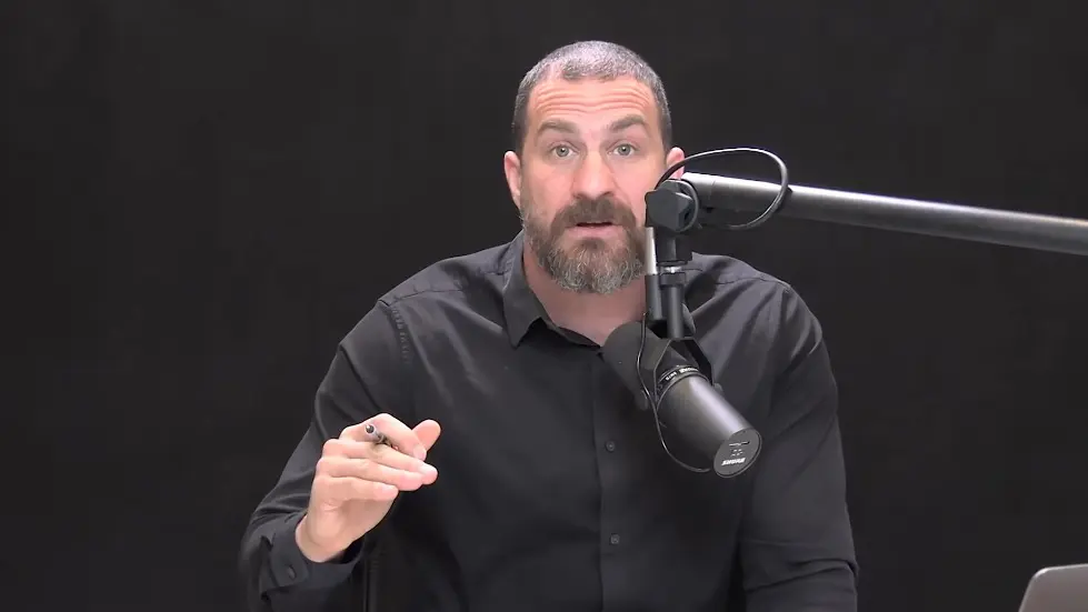 Using Light (Sunlight, Blue Light & Red Light) to Optimize Health | Huberman Lab Podcast #68 035