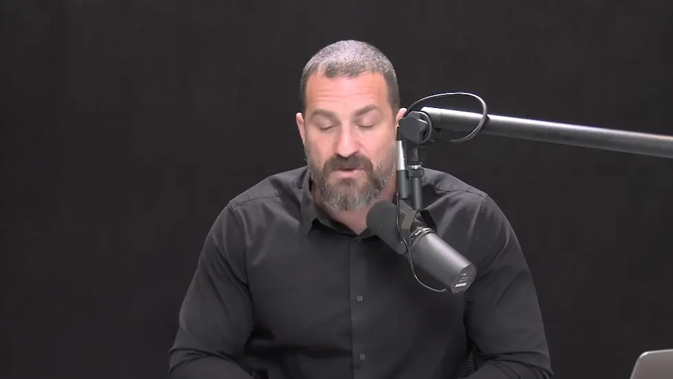 Using Light (Sunlight, Blue Light & Red Light) to Optimize Health | Huberman Lab Podcast #68 043