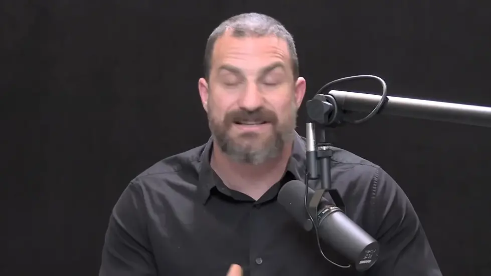 Using Light (Sunlight, Blue Light & Red Light) to Optimize Health | Huberman Lab Podcast #68 059