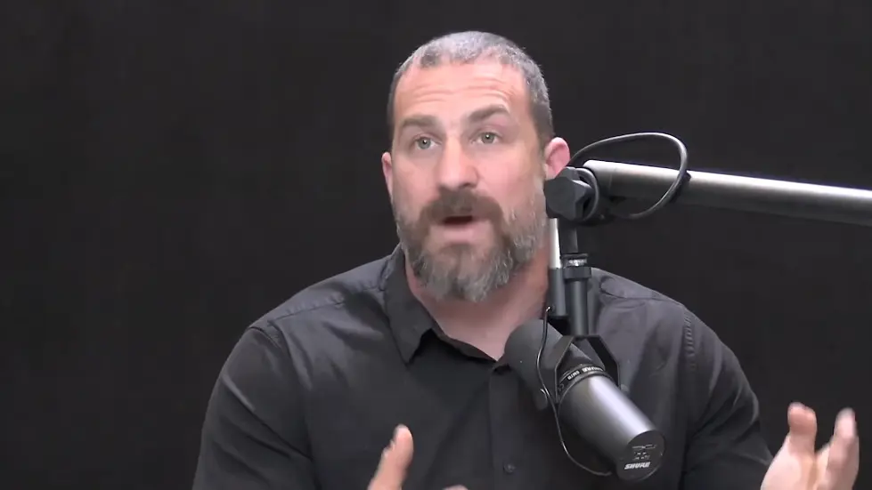 Using Light (Sunlight, Blue Light & Red Light) to Optimize Health | Huberman Lab Podcast #68 064