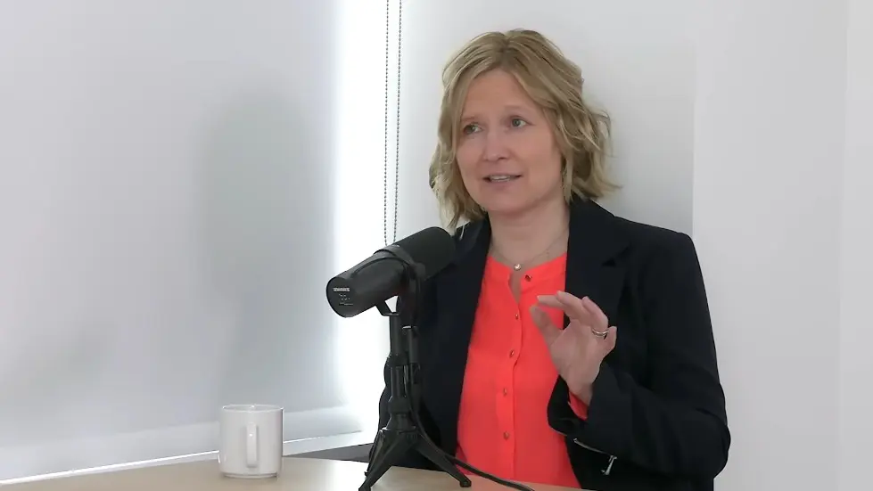 Dr. Emily Balcetis: Tools for Setting & Achieving Goals | Huberman Lab Podcast #83 009