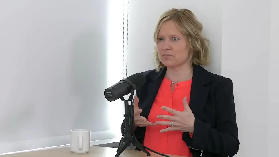 Dr. Emily Balcetis: Tools for Setting & Achieving Goals | Huberman Lab Podcast #83 017