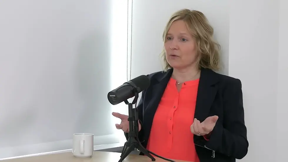 Dr. Emily Balcetis: Tools for Setting & Achieving Goals | Huberman Lab Podcast #83 030