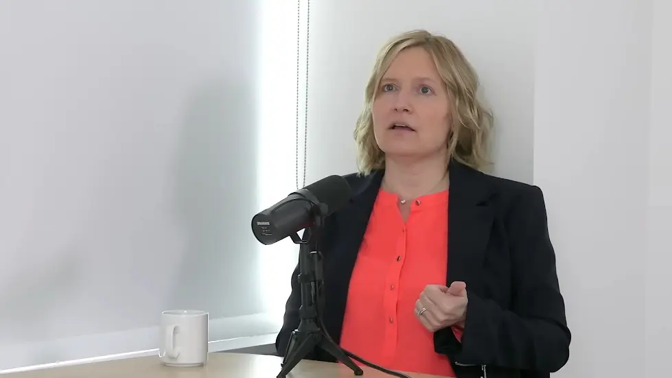 Dr. Emily Balcetis: Tools for Setting & Achieving Goals | Huberman Lab Podcast #83 042