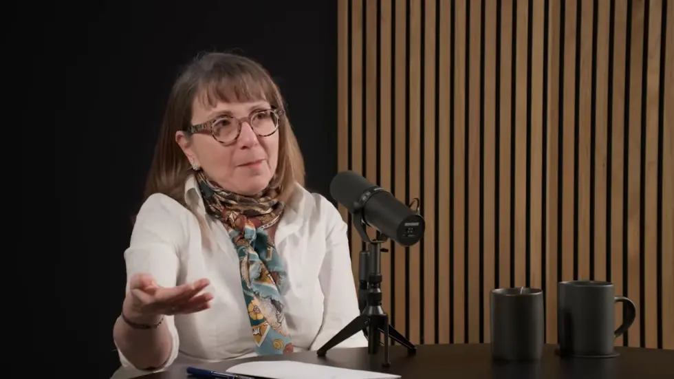 Dr. Lisa Feldman Barrett: How to Understand Emotions | Huberman Lab Podcast 066