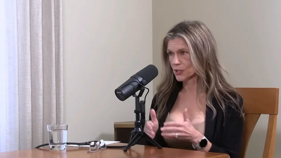 Dr. Sara Gottfried: How to Optimize Female Hormone Health for Vitality & Longevity | Huberman Lab 013