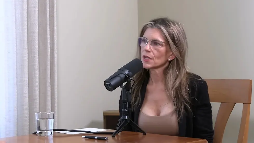 Dr. Sara Gottfried: How to Optimize Female Hormone Health for Vitality & Longevity | Huberman Lab 050