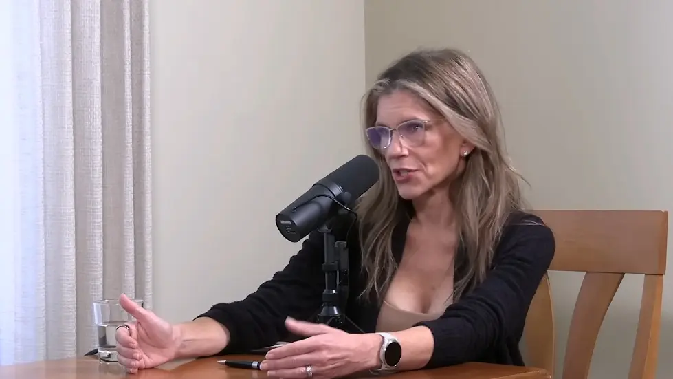 Dr. Sara Gottfried: How to Optimize Female Hormone Health for Vitality & Longevity | Huberman Lab 054