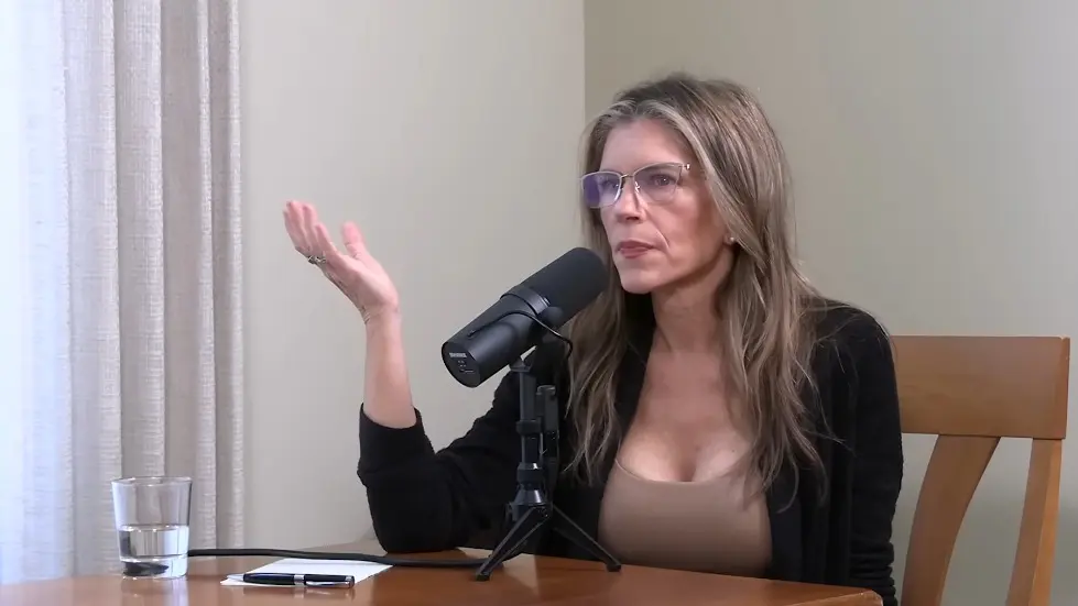 Dr. Sara Gottfried: How to Optimize Female Hormone Health for Vitality & Longevity | Huberman Lab 071