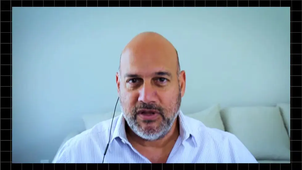 How to 10x Your Business: Linear to Exponential w/ Salim Ismail | EP#44 Moonshots and Mindsets 010