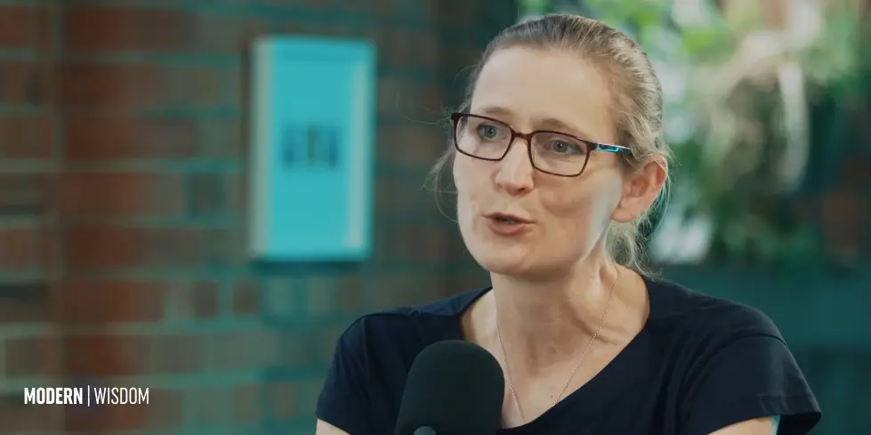 Why You Shouldn’t Share Your Private Life Online - Mary Harrington (4K) 004