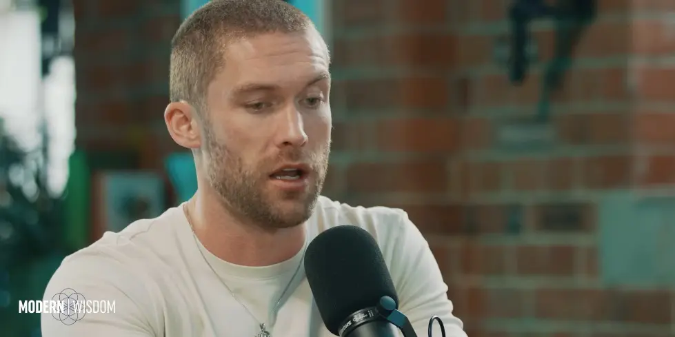 Why You Shouldn’t Share Your Private Life Online - Mary Harrington (4K) 009