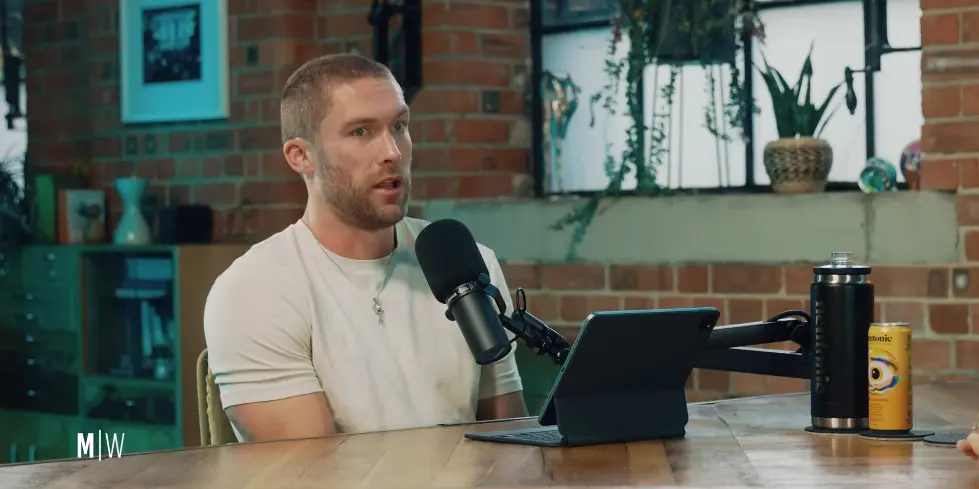 Why You Shouldn’t Share Your Private Life Online - Mary Harrington (4K) 027