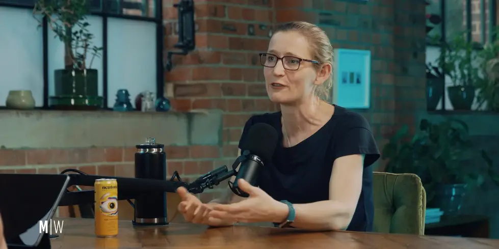 Why You Shouldn’t Share Your Private Life Online - Mary Harrington (4K) 035