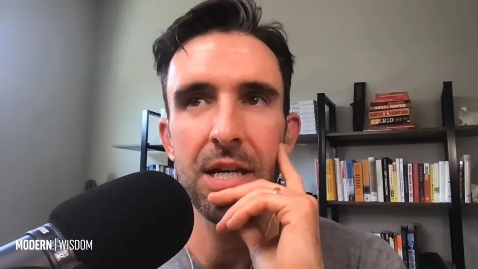 Bingeing, Escapism & Modern Addictions - Michael Easter | Modern Wisdom 690 032