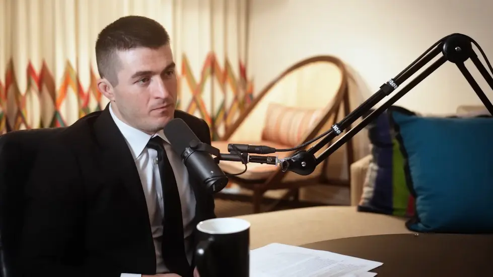 Matthew McConaughey: Freedom, Truth, Family, Hardship, and Love | Lex Fridman Podcast #384 003