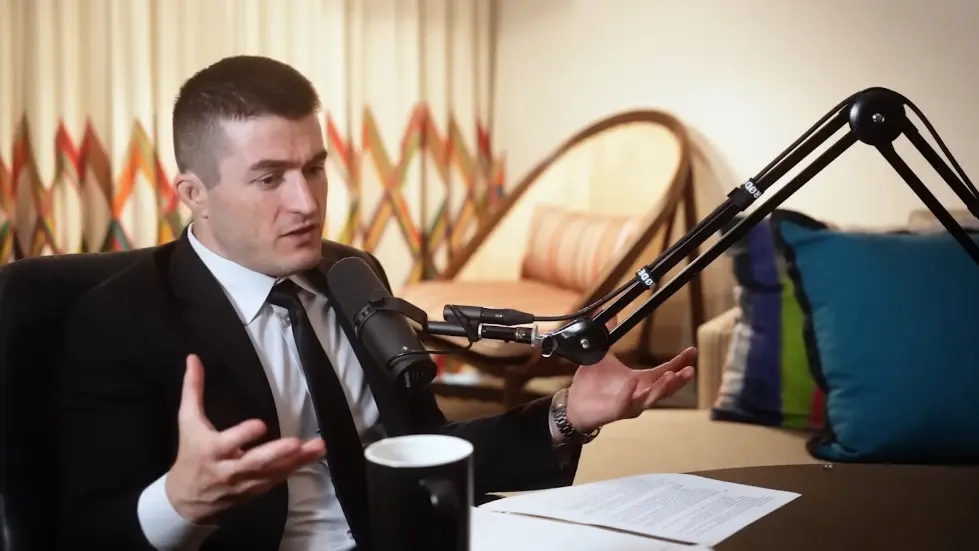 Matthew McConaughey: Freedom, Truth, Family, Hardship, and Love | Lex Fridman Podcast #384 048