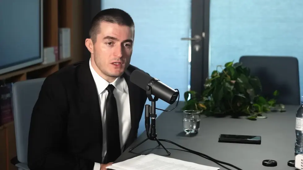 Yuval Noah Harari: Human Nature, Intelligence, Power, and Conspiracies | Lex Fridman Podcast #390 007