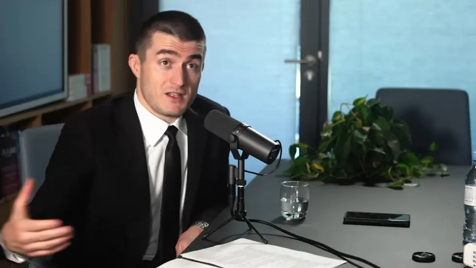 Yuval Noah Harari: Human Nature, Intelligence, Power, and Conspiracies | Lex Fridman Podcast #390 016